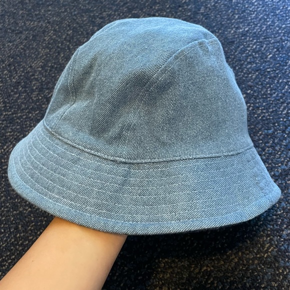 ☀️ REVERSIBLE BUCKET HATS! - Picture 2 of 5